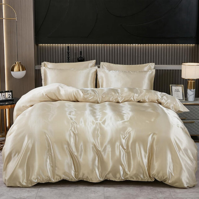 Polyester Solid Colour Duvet Cover Set with Pillowcases Included
