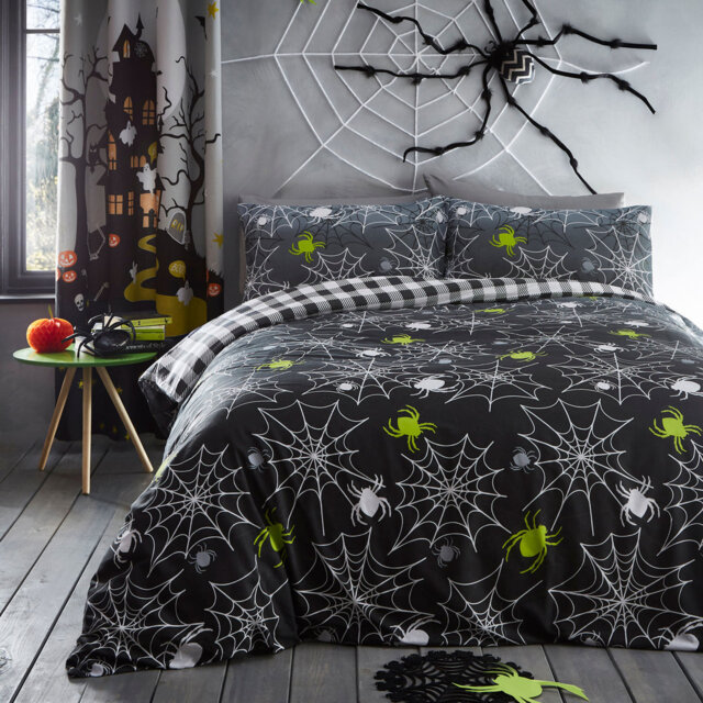 Spiders Polyester Block Print Duvet Cover Set with Pillowcases Included