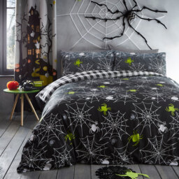 Spiders Polyester Block Print Duvet Cover Set with Pillowcases Included