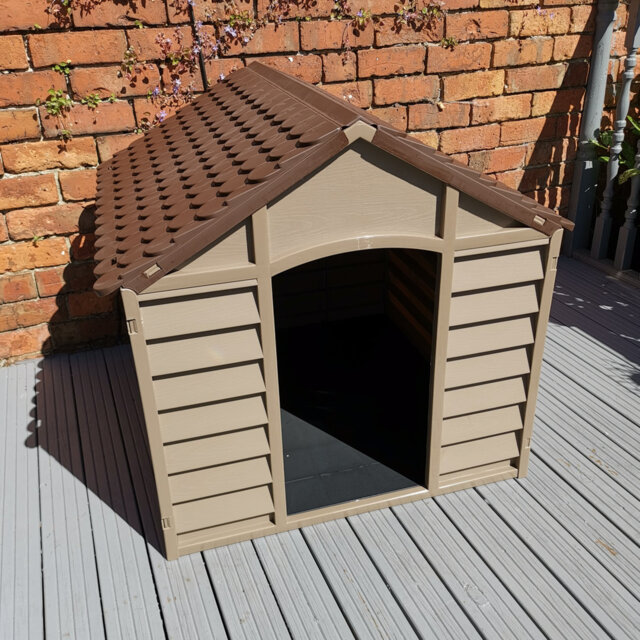 Plastic Dog Kennel / House in Brown Garden Patio