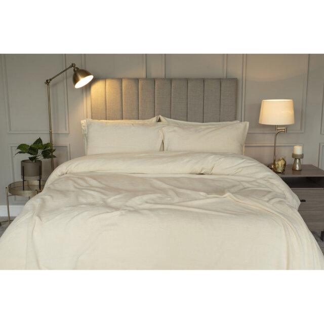 Polyester Solid Colour Duvet Cover Set with Pillowcases Included