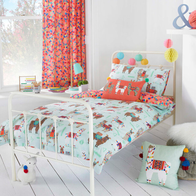 Llamara Polyester Duvet Cover Set with Pillowcases Included