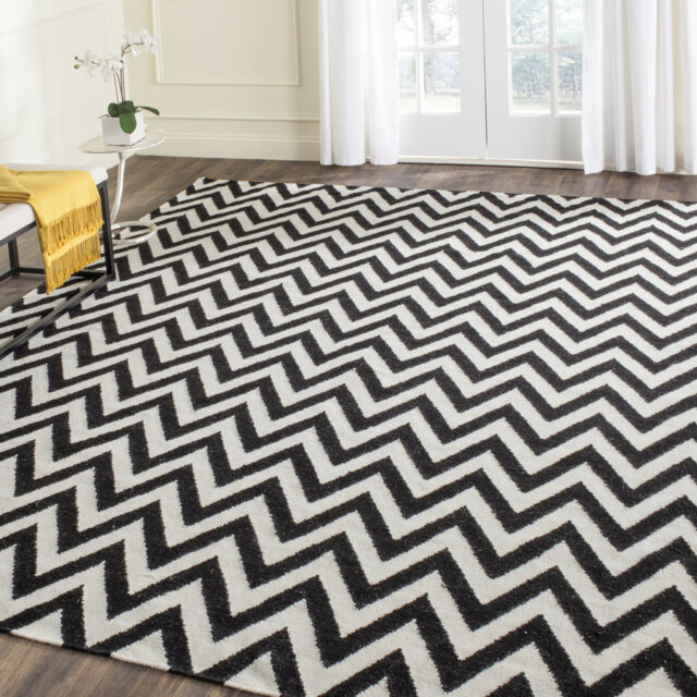 Besaw Handmade Flatweave Black/Ivory Rug