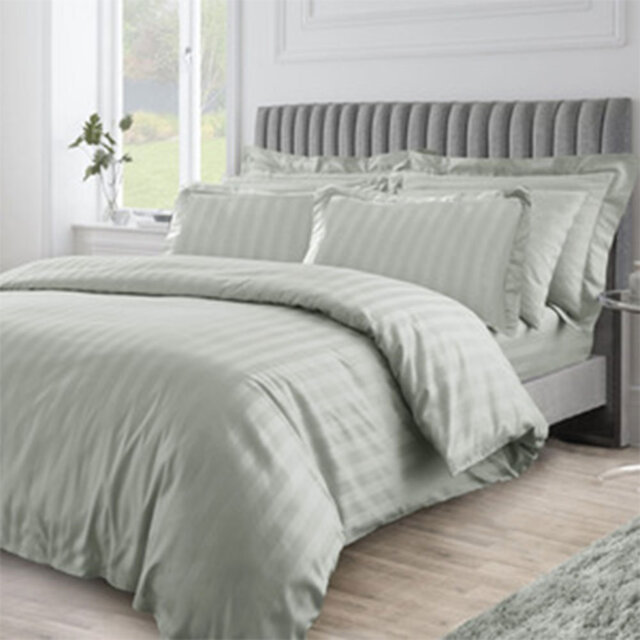Polyester Striped Duvet Cover Set with Pillowcases Included
