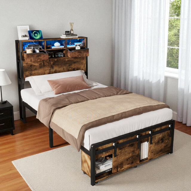Black Metal 4Ft6 Double Bed 135×190Cm Bed With LED Strip Lights And Charging Port: 2 A-Type And 1 C-Type, With Storage Space