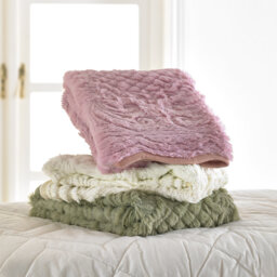 Severine Polyester Floral Bedspread with Pillow Shams Included