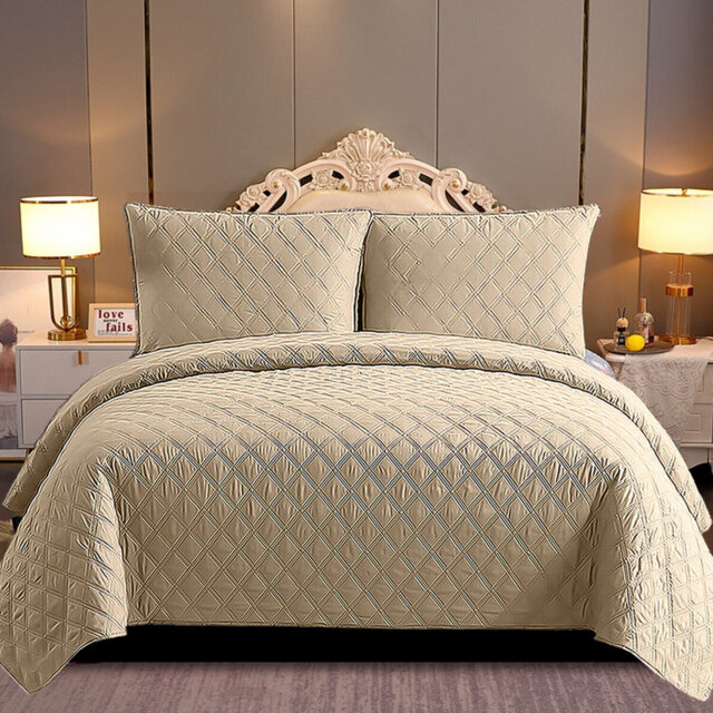 Watsonville Polyester Geometric Shapes Bedspread with Pillow Shams Included