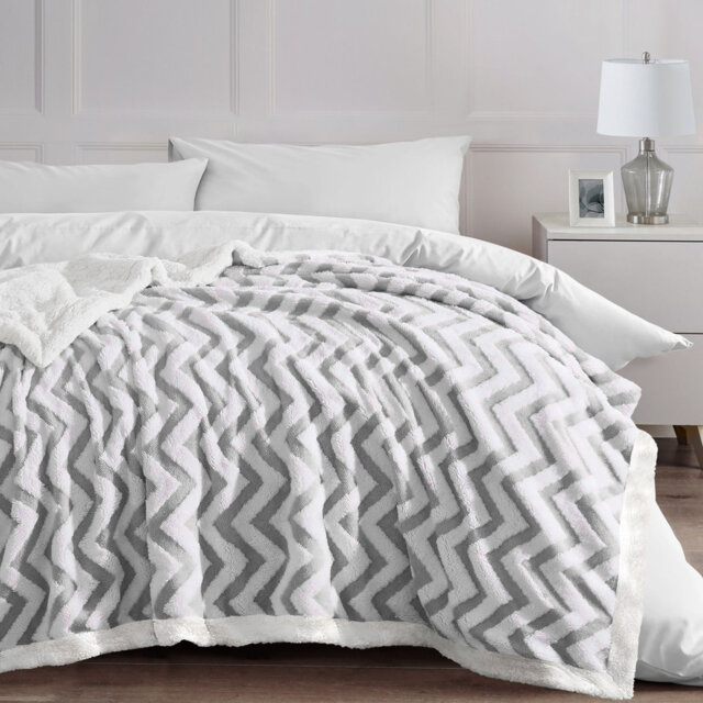 Aayanah Chunky Sherpa Backed Jacquard Chevron Throw Blanket