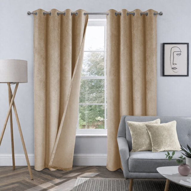 Crushed Velvet Eyelet Curtains with Matching Cushion Covers – Luxury Room Darkening Drapes Set