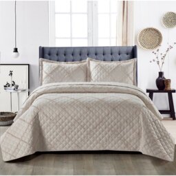 Fairdale Polyester Bedspread with Pillow Shams Included