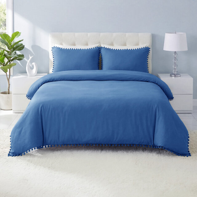 Polyester Solid Colour Sham with Pillow Shams Included