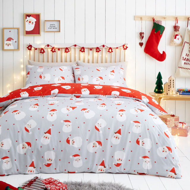Happy Santa Polyester Block Print Duvet Cover Set with Pillowcases Included