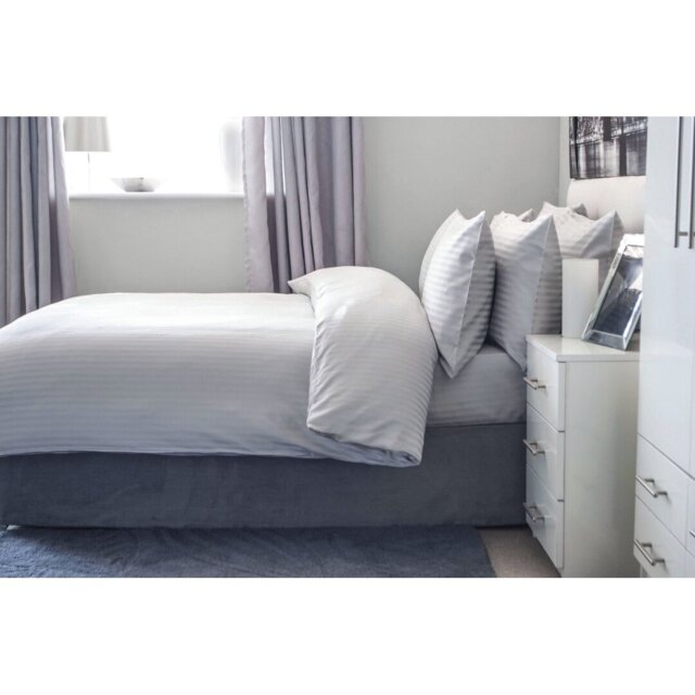 Plain Dye 540 TC Egyptian-Quality Cotton Sateen Fitted Sheet