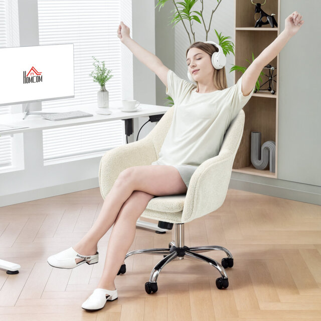 HOMCOM Snow Flannel Office Chair Makeup Vanity Chair Wheeled
