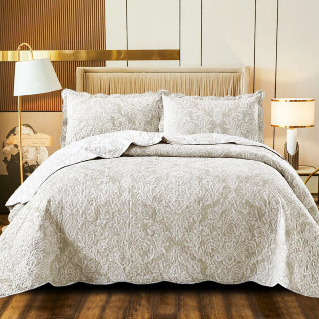 Polyester Patchwork Bedspread with Pillow Shams Included