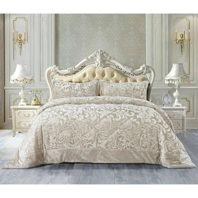 Holm Polyester Bedspread with Pillow Shams Included