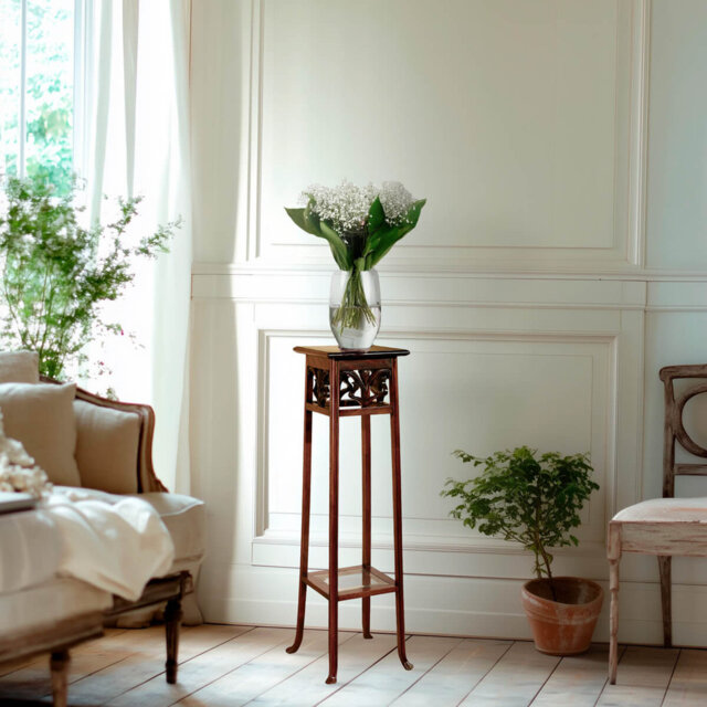 Keen Replicas Plant Stand