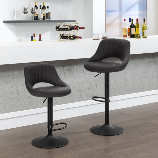 Height-adjustable Simonsen bar stool