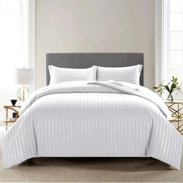 Striped Duvet Cover Set with Pillowcases – Premium Hotel Quality – No Closure, Designed for Easy Insertion & Removal