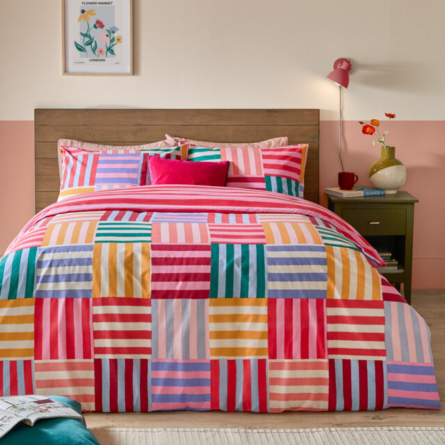 Ana Stripe Geometric Duvet Cover Set with Pillowcases Included
