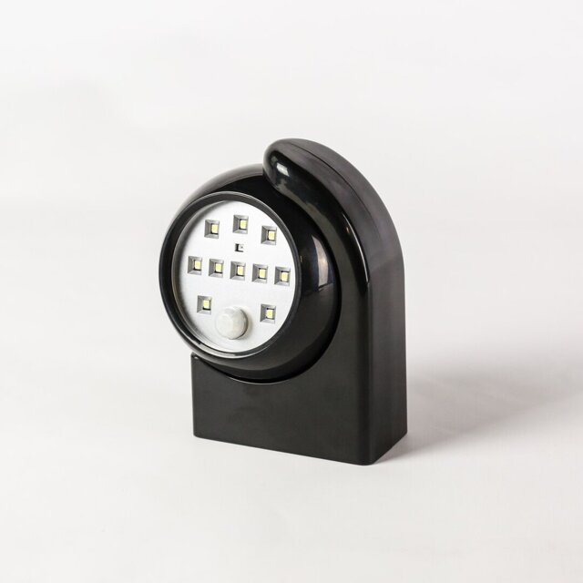 Outdoor Battery Operated White Security Light with PIR Sensor