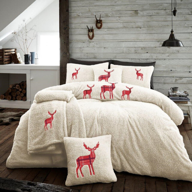 Shadelle Polyester No Pattern Duvet Cover Set with Pillowcases Included