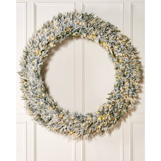 Pre-Lit Snow Flocked Natural Fir Christmas Wreath, 1.5 m