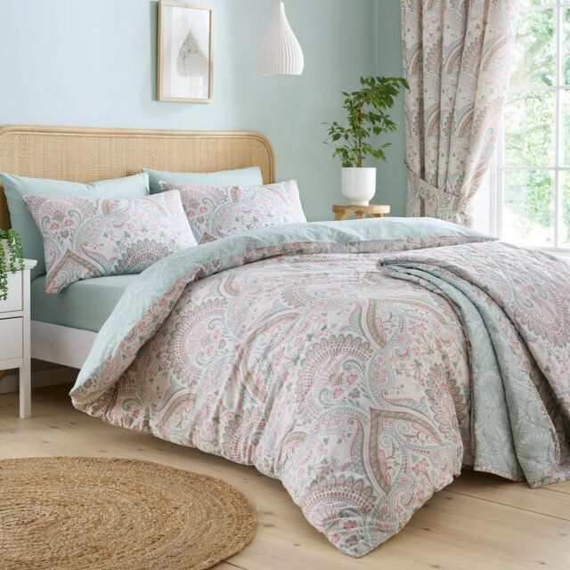Palais Cotton Blend Bedspread with Pillowcases Included