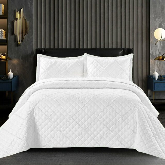 Fairdale Polyester Bedspread with Pillow Shams Included