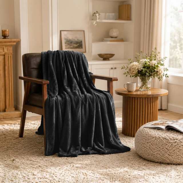 Ultra-Soft Fleece Blanket - Plush Warm Bed & Sofa Throw for All-Season Comfort