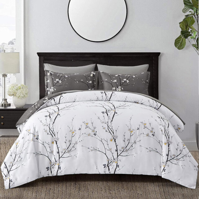 Polyester Floral Duvet Cover Set with Pillowcases Included