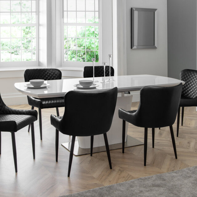 Wynnfield 6 - Person Dining Set