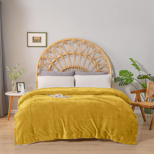 Home Comfort Sherpa Fleece Throw Blanket Cozy Reversible Blanket for Bed Sofa and Couch
