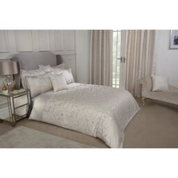 Duchess Polyester Paisley Duvet Cover Set with Pillow Shams