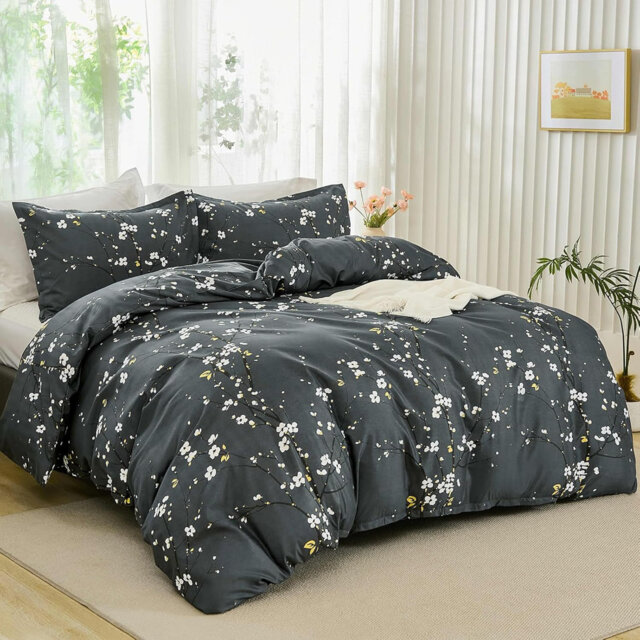 Polyester Floral Duvet Cover Set with Pillowcases Included
