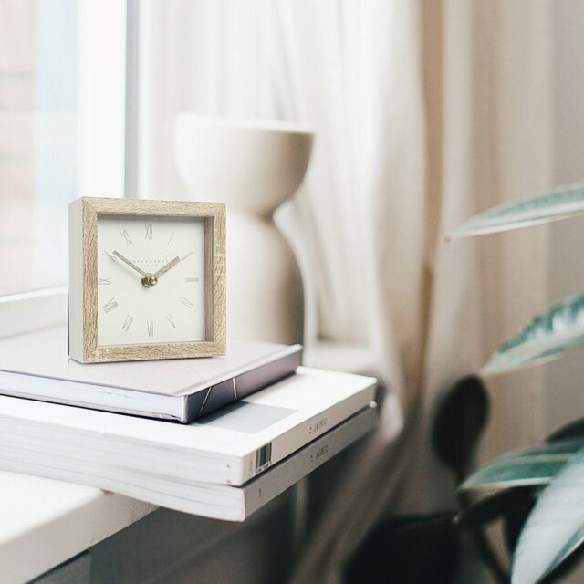 Nordic Analogue Resin Quartz Movement / Crystal Tabletop Clock