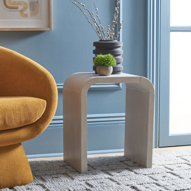 Rintaro Curved Accent Table
