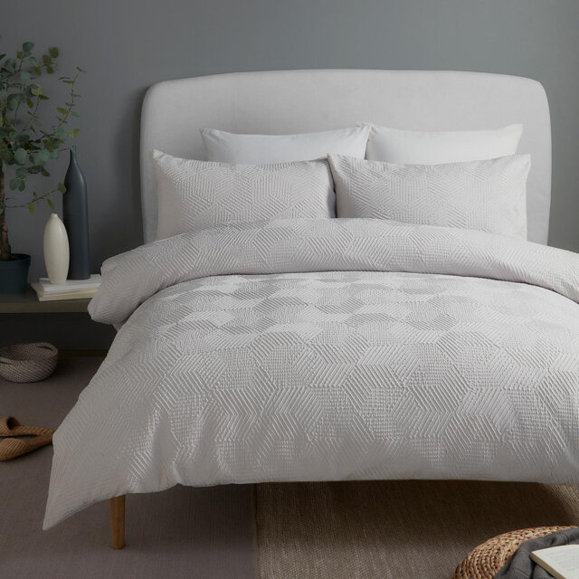 Polyester Geometric Duvet Cover Set with Pillowcases Included