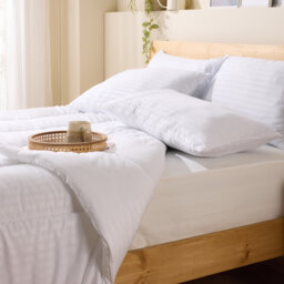 Snuggledown Scandinavian Hollowfibre 13.5 Tog Winter Duvet with 2 Pillows