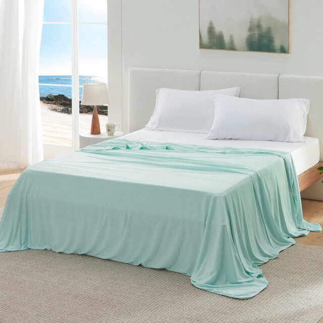 Bedsure Bamboo Rayon Dual Sided Cooling Blanket with Arc Chill Tech Summer Bedding