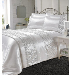 Akenside Polyester No Pattern Duvet Cover Set with Pillowcases Included
