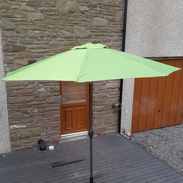 Elite 2.7m Traditional Parasol