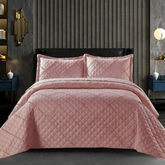 Fairdale Polyester Bedspread with Pillow Shams Included