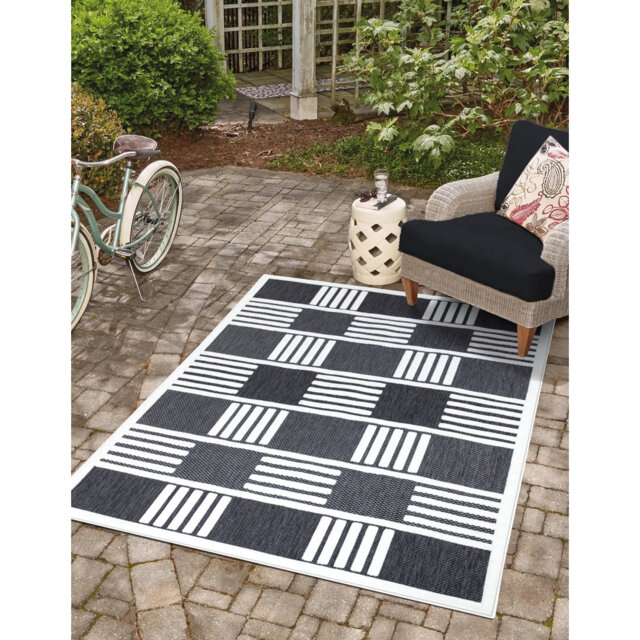Ellie-Marie Power Loom Polypropylene Indoor/Outdoor Black Rug