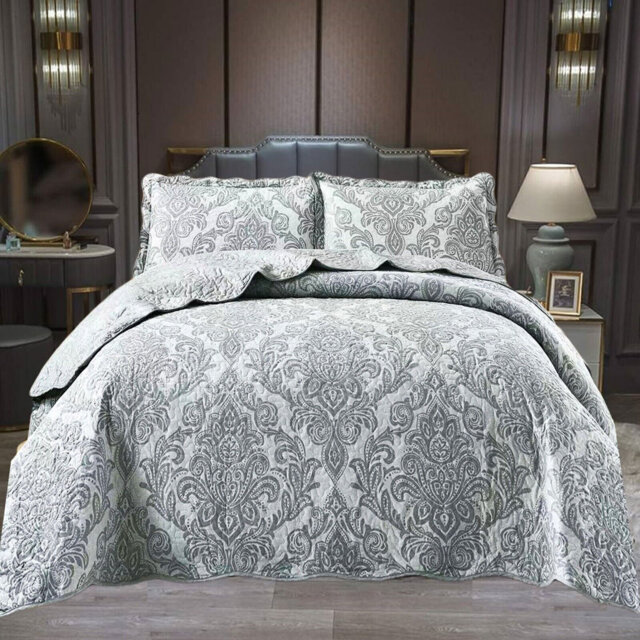 Printed Bedspread Set with Vintage Floral Patchwork Design, Soft Microfiber Coverlet Set with Matching Pillow Shams for All Seasons