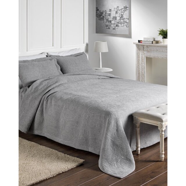McCordsville Cotton Blend Solid Colour Bedspread