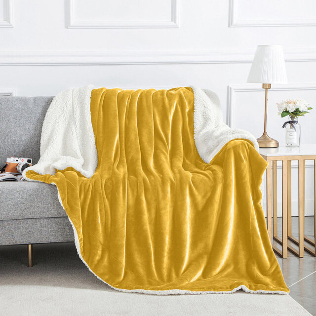Super Soft Sherpa Fleece Blanket â Reversible Cozy Throw, 240 GSM