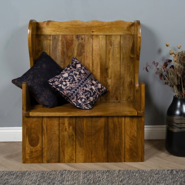 Fleischmanns Solid Wood Storage Bench