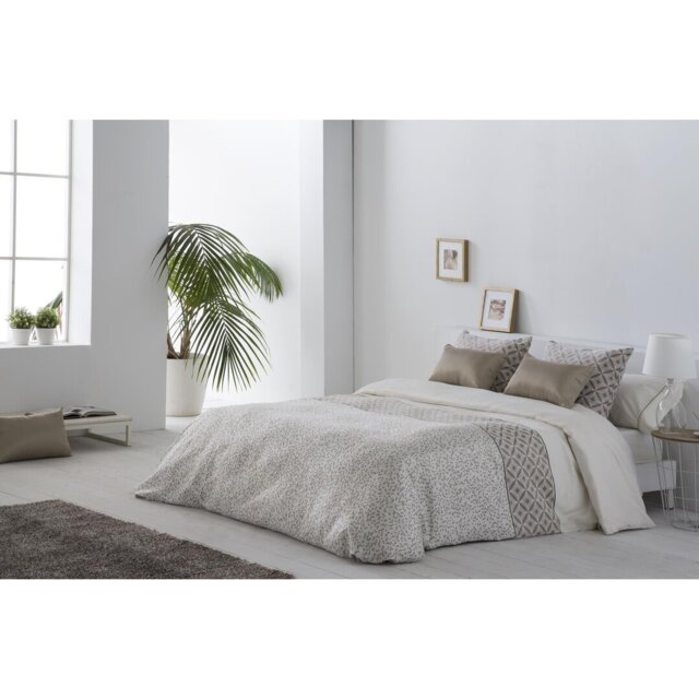 Marla Graphic Print & Text Duvet Cover