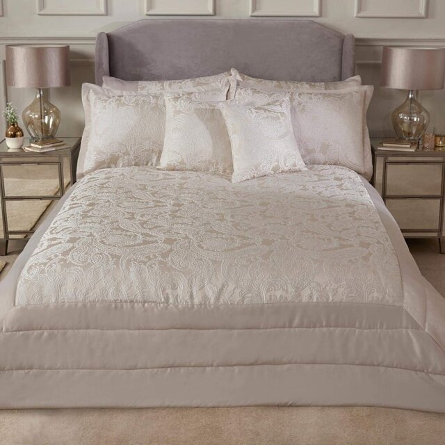 Engleman Polyester Paisley Bedspread with Pillow Shams